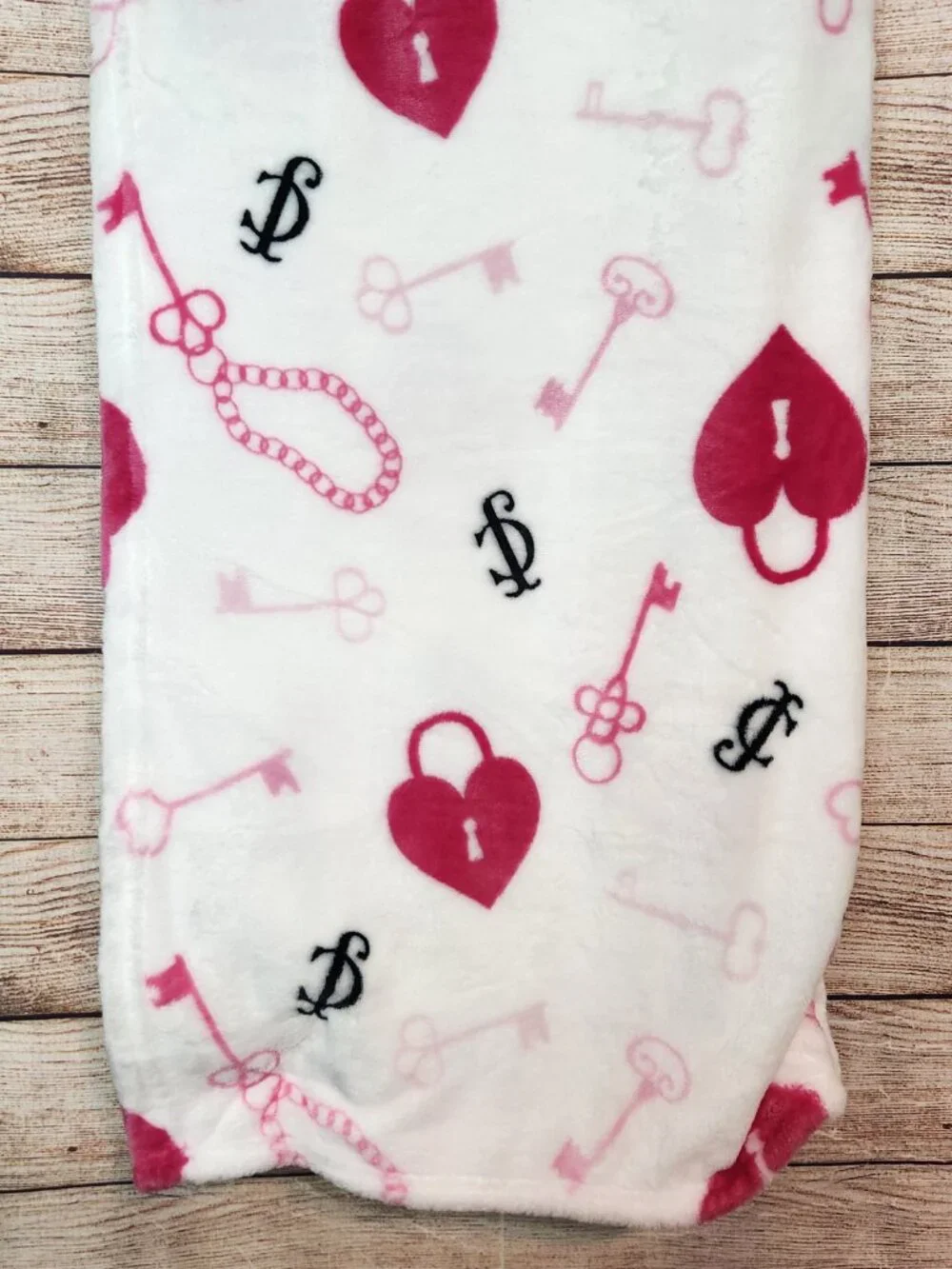 New in Package Juicy Couture Plush Printed Throw Blanket 50' by 70' Really Soft